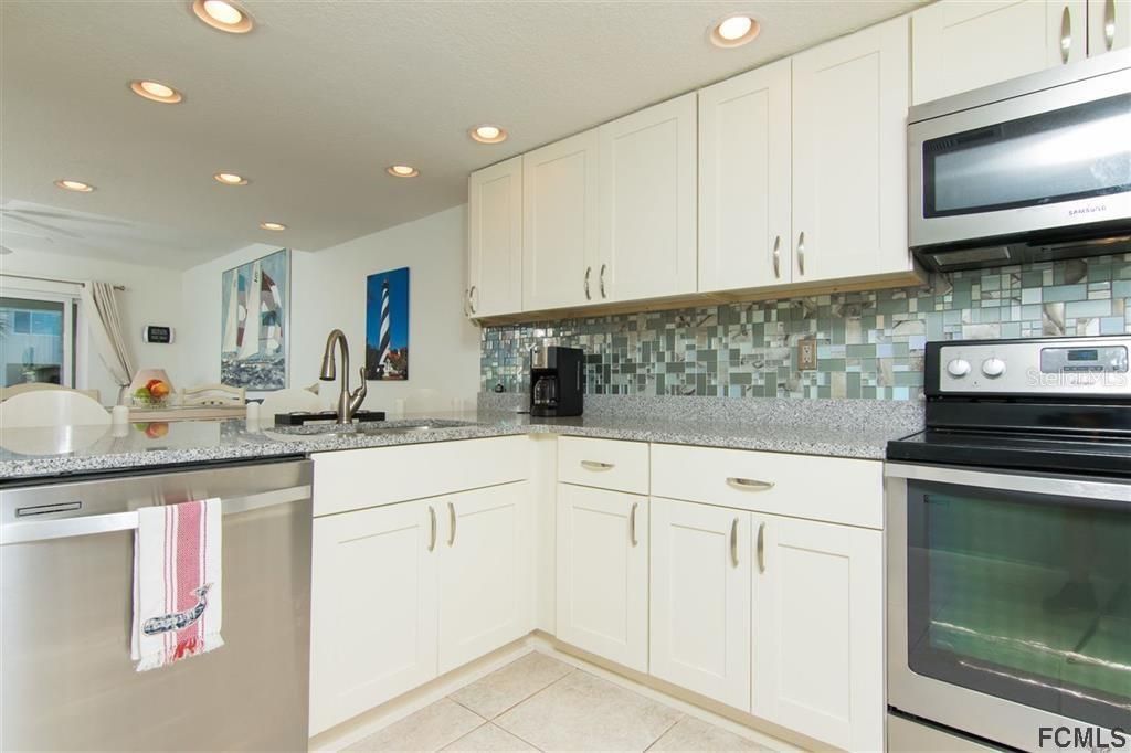 Recently Sold: $589,000 (2 beds, 2 baths, 1202 Square Feet)