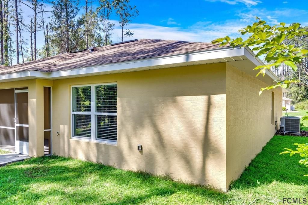Recently Rented: $1,700 (3 beds, 2 baths, 1200 Square Feet)