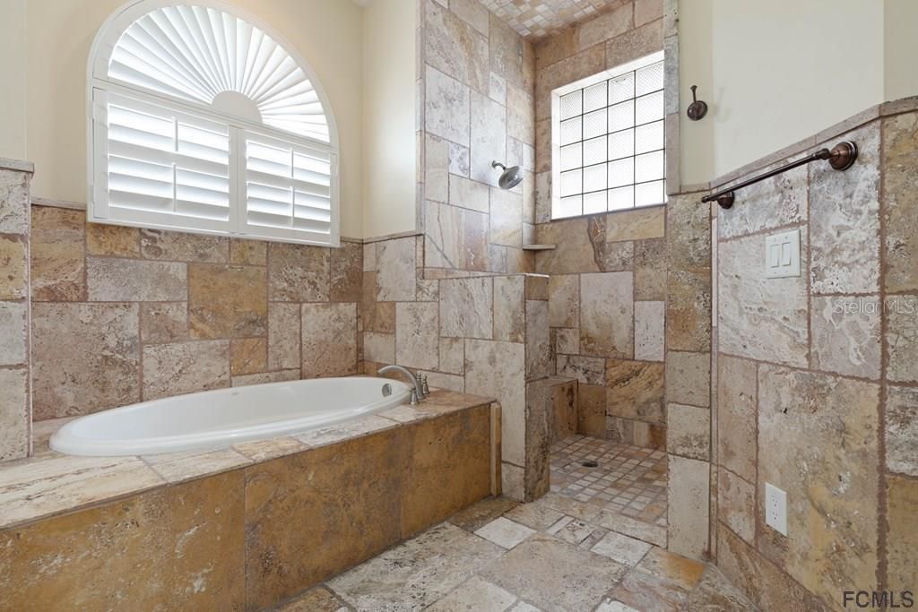 最近售出: $875,000 (3 贝兹, 3 浴室, 2661 平方英尺)