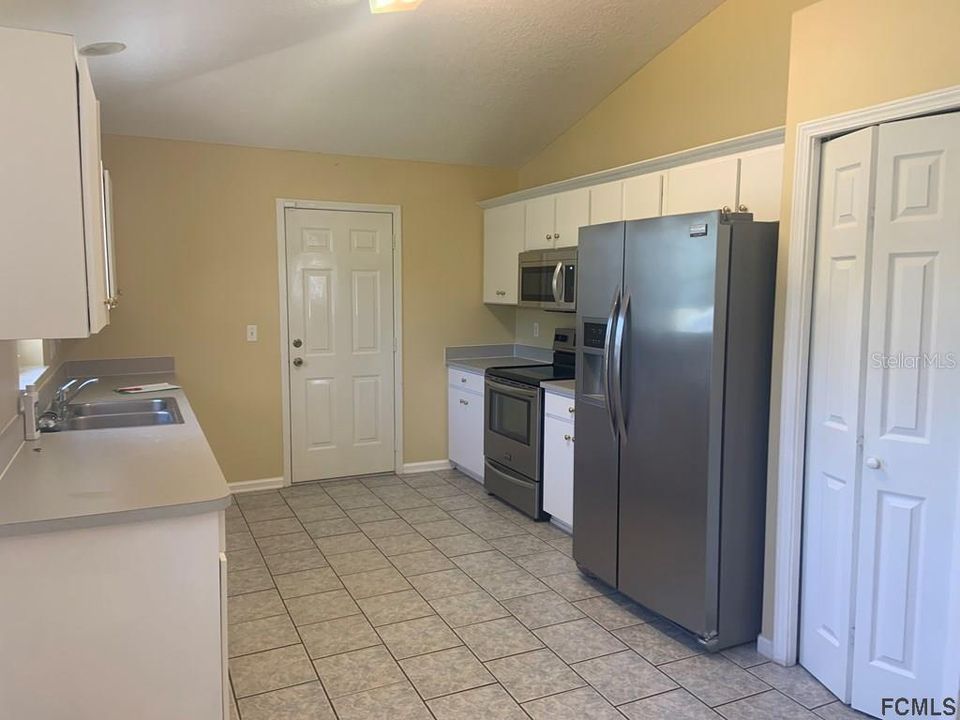 Recently Rented: $2,500 (3 beds, 2 baths, 1312 Square Feet)