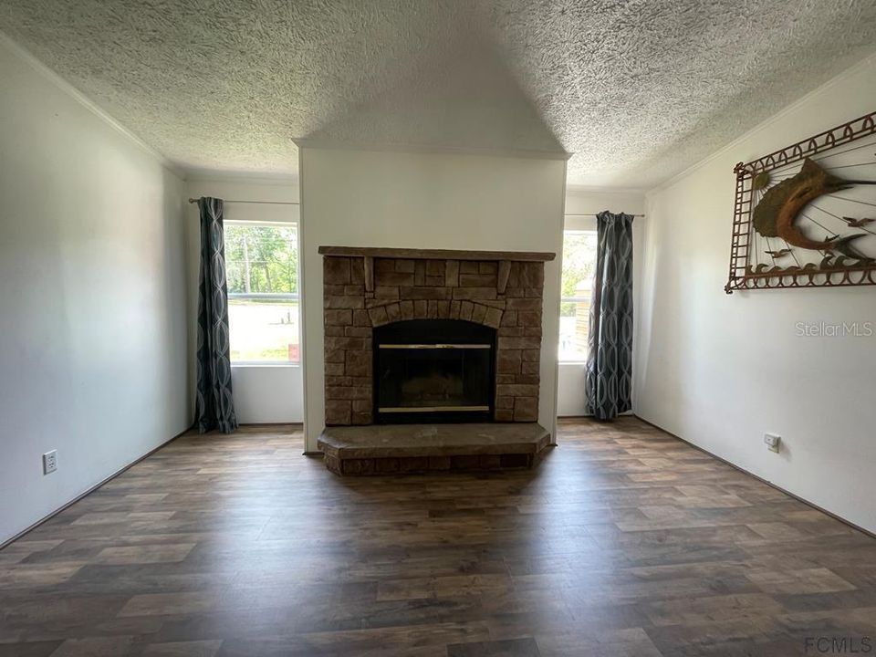 Recently Sold: $260,000 (3 beds, 2 baths, 1836 Square Feet)