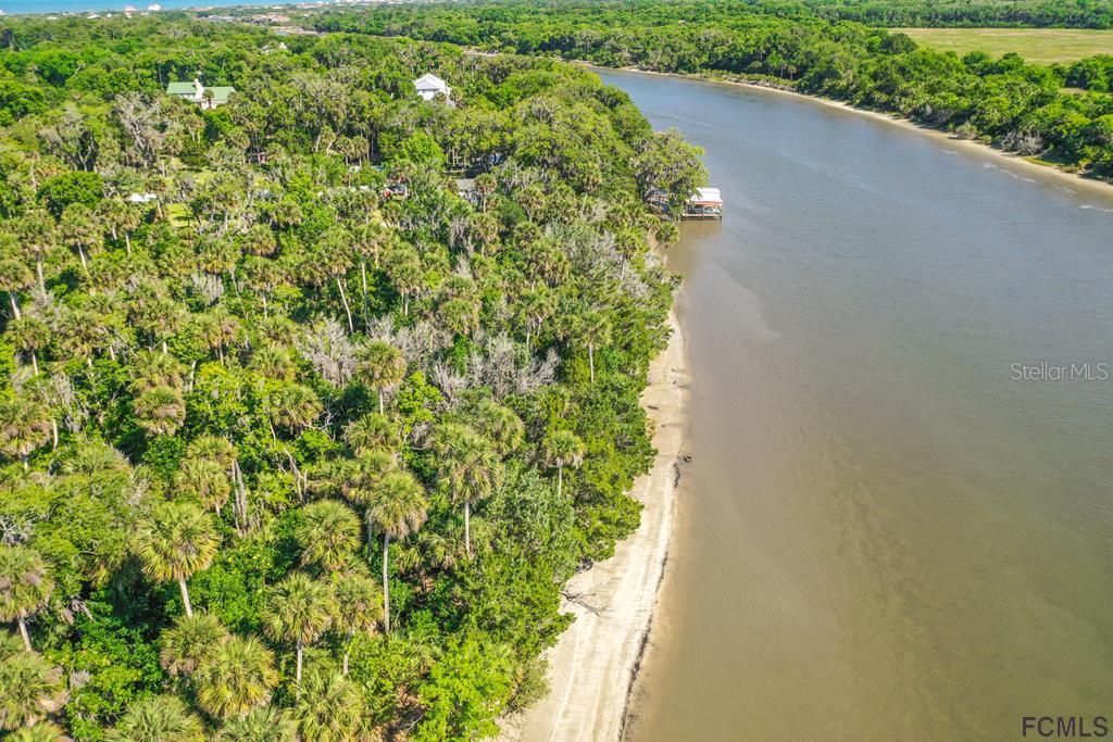 На продажу: $2,950,000 (6.01 acres)