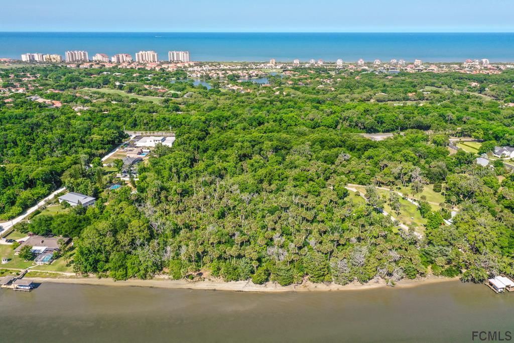 На продажу: $2,950,000 (6.01 acres)