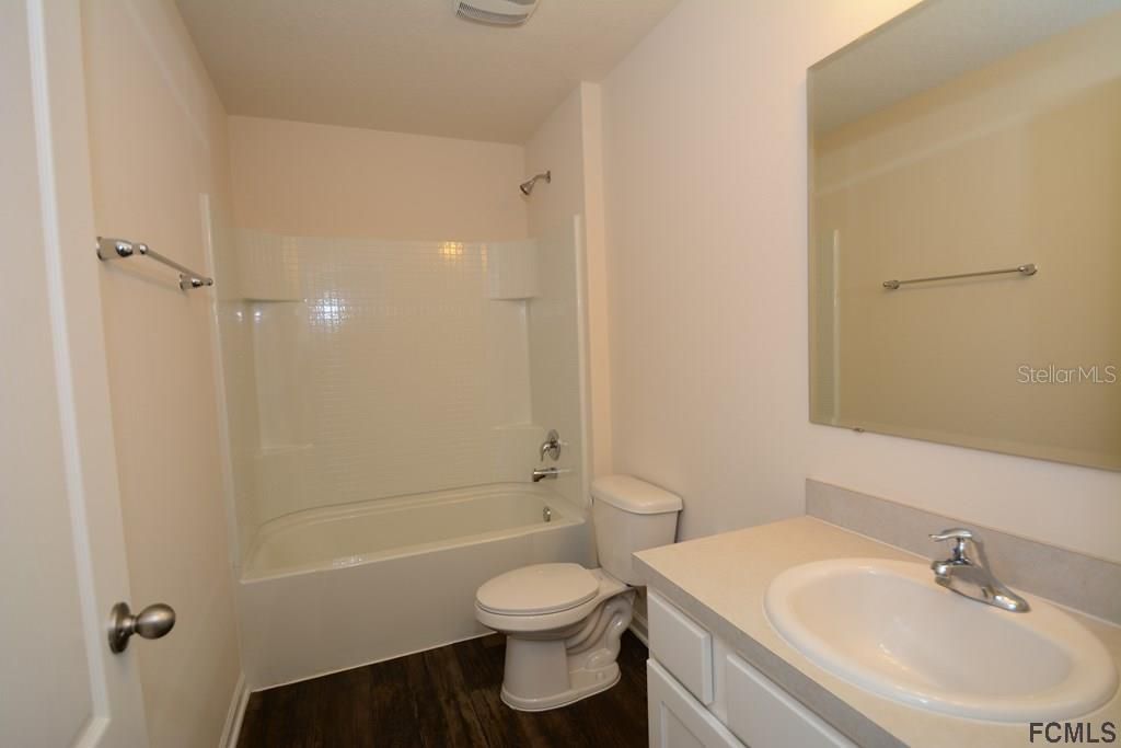 最近租的: $2,300 (4 贝兹, 2 浴室, 1700 平方英尺)