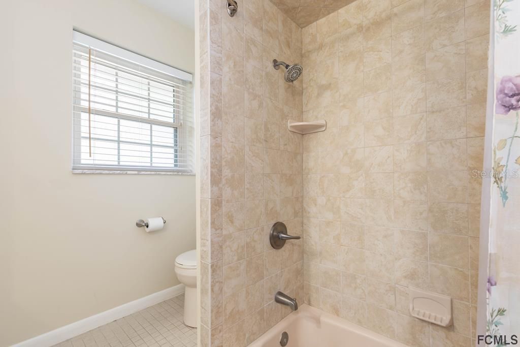 最近售出: $425,000 (3 贝兹, 2 浴室, 2000 平方英尺)