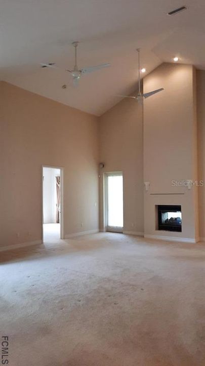 Recently Rented: $3,000 (3 beds, 2 baths, 2384 Square Feet)