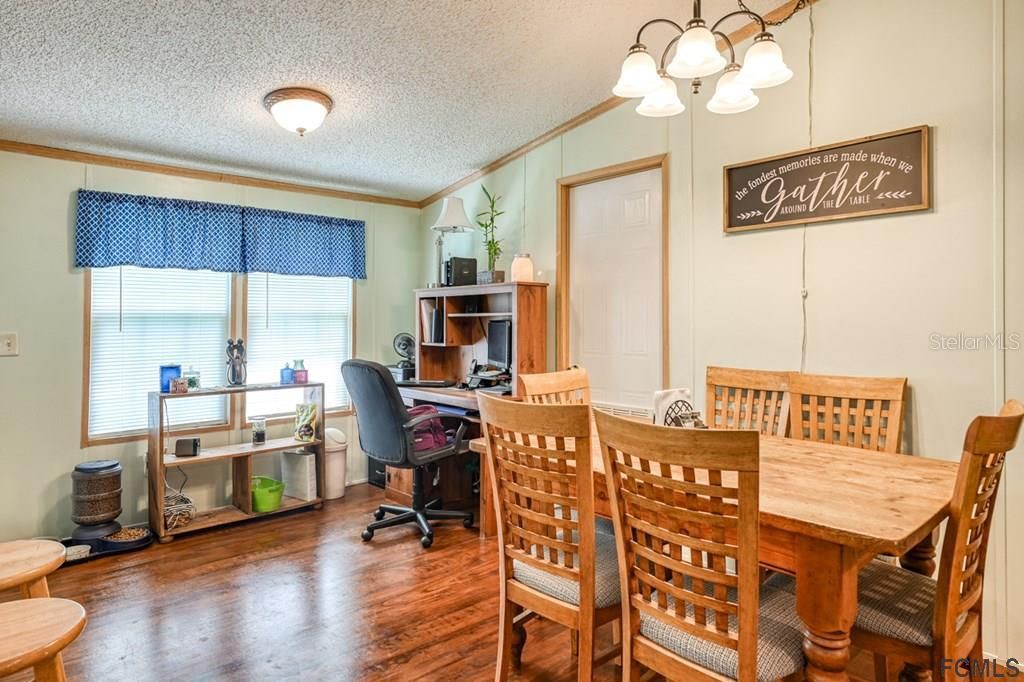 Recently Sold: $195,900 (3 beds, 2 baths, 1458 Square Feet)