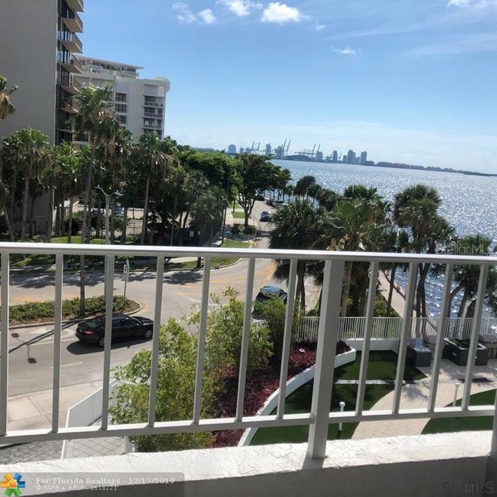 Recently Sold: $425,000 (1 beds, 1 baths, 612 Square Feet)