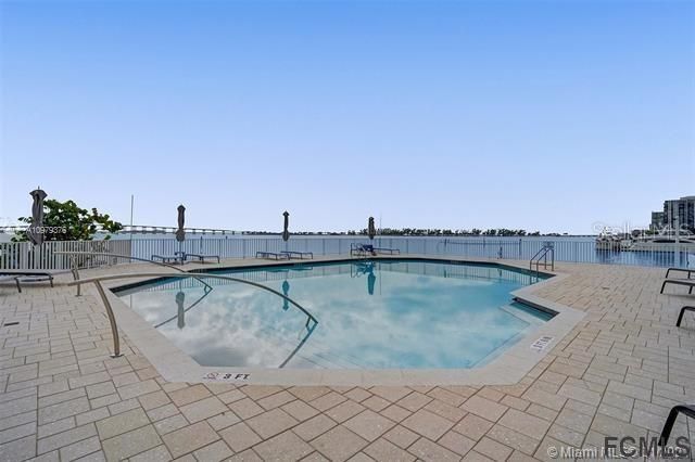 Recently Sold: $425,000 (1 beds, 1 baths, 612 Square Feet)
