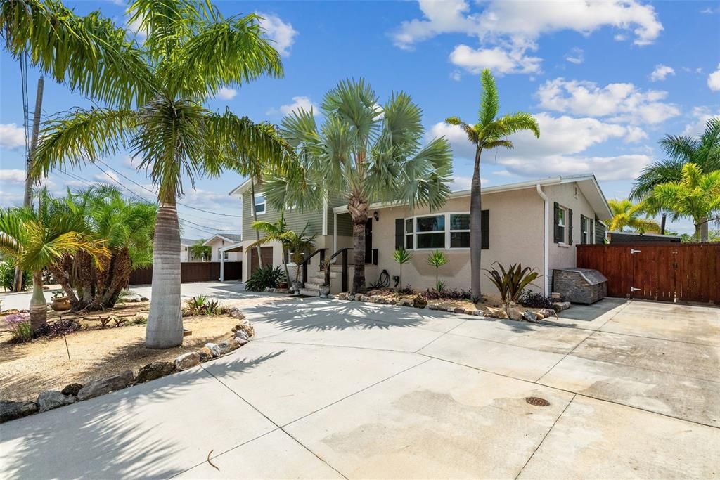 Recently Sold: $819,900 (4 beds, 3 baths, 1824 Square Feet)