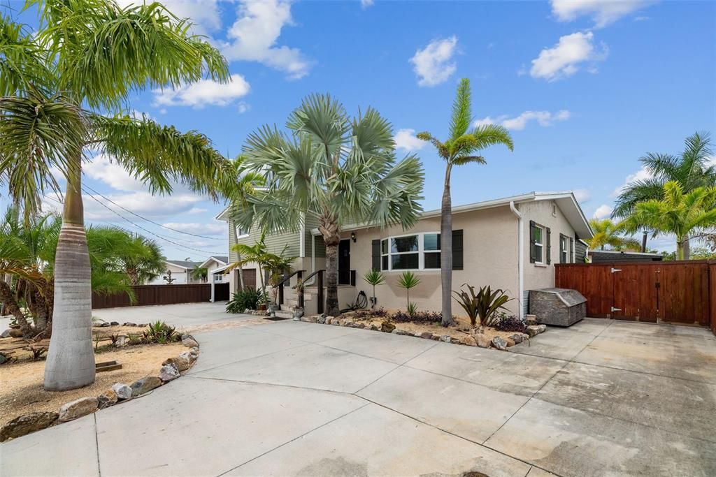 Recently Sold: $819,900 (4 beds, 3 baths, 1824 Square Feet)