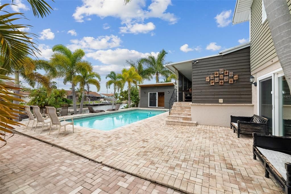 Recently Sold: $819,900 (4 beds, 3 baths, 1824 Square Feet)