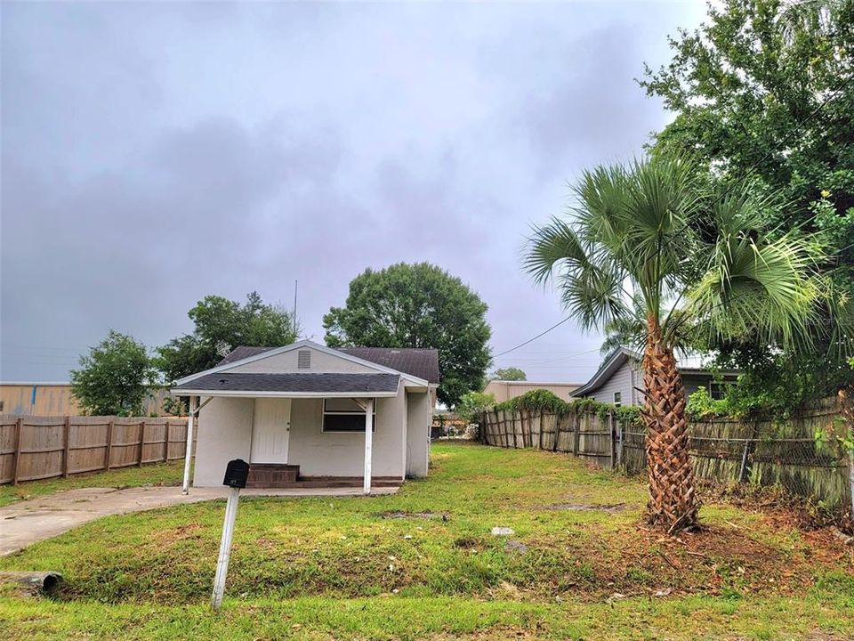 Recently Sold: $165,000 (2 beds, 1 baths, 704 Square Feet)