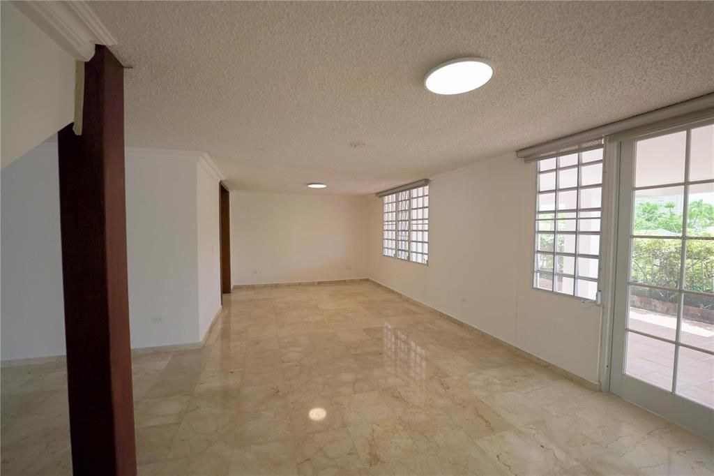 Vendido Recientemente: $515,000 (5 camas, 4 baños, 1460 Pies cuadrados)