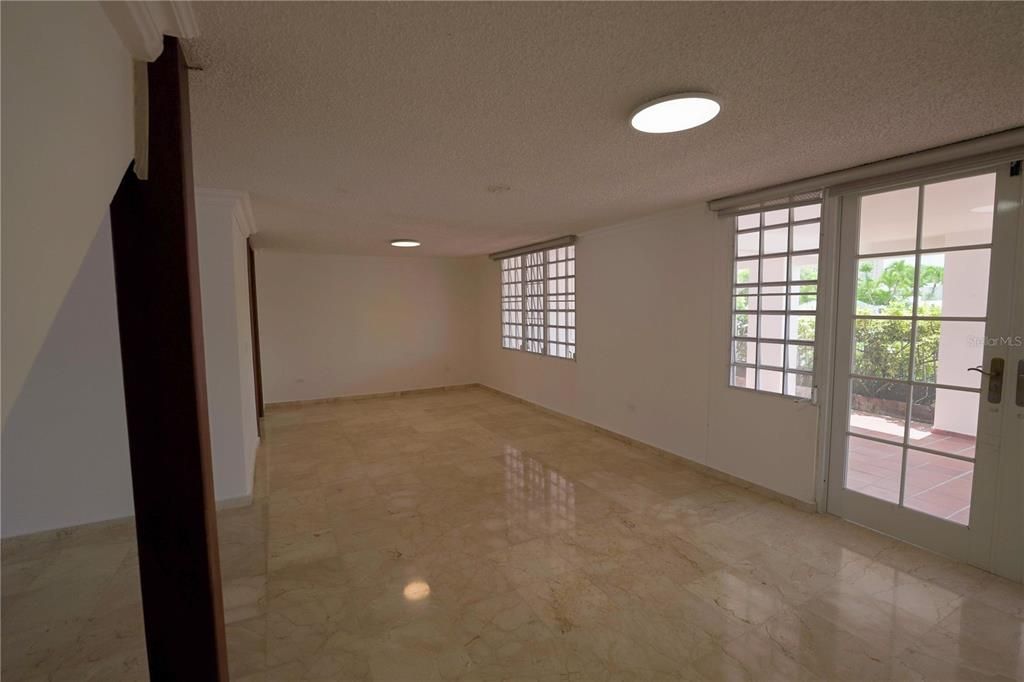 Vendido Recientemente: $515,000 (5 camas, 4 baños, 1460 Pies cuadrados)