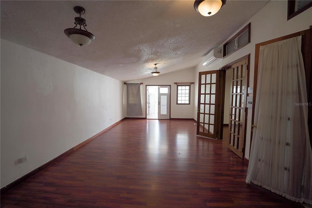 Vendido Recientemente: $515,000 (5 camas, 4 baños, 1460 Pies cuadrados)