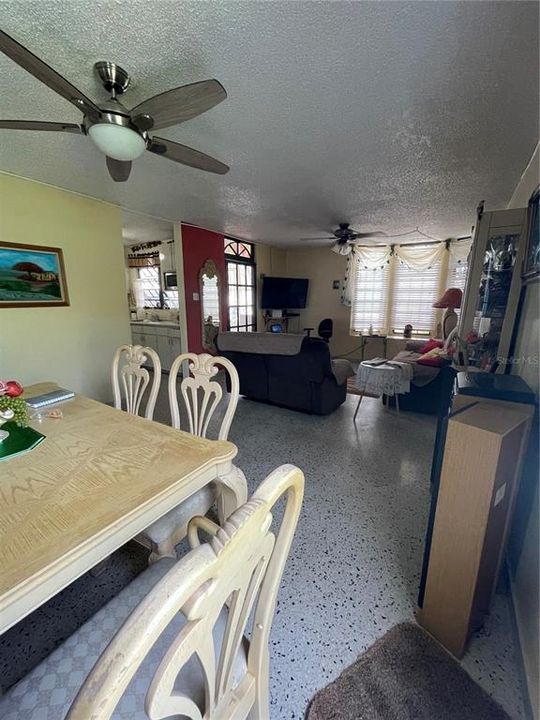 Activo con contrato: $235,000 (6 camas, 5 baños, 2164 Pies cuadrados)