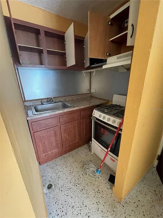 Activo con contrato: $235,000 (6 camas, 5 baños, 2164 Pies cuadrados)