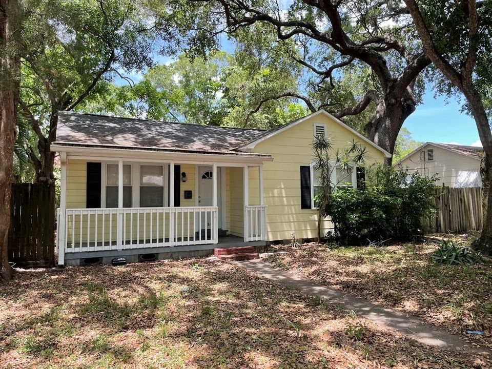 Recently Sold: $350,000 (2 beds, 1 baths, 906 Square Feet)
