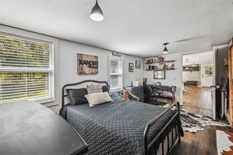 Recently Sold: $565,000 (3 beds, 2 baths, 1598 Square Feet)