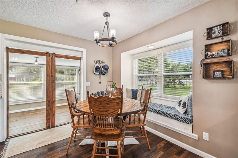 Recently Sold: $565,000 (3 beds, 2 baths, 1598 Square Feet)