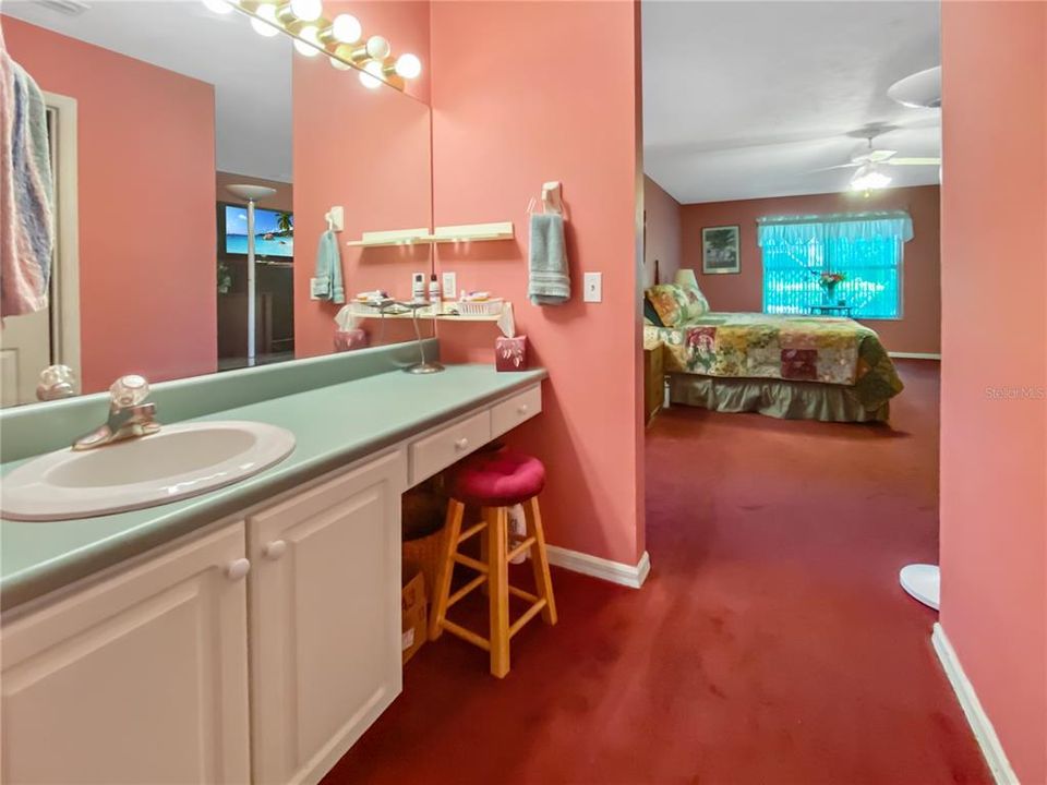 最近售出: $285,000 (3 贝兹, 2 浴室, 2044 平方英尺)