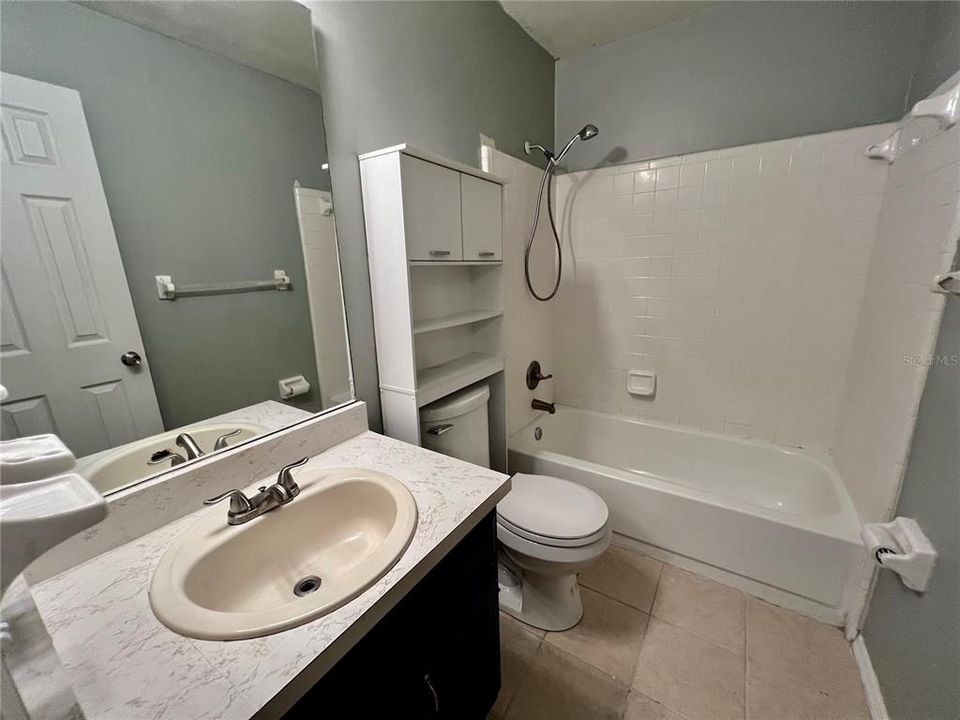 最近售出: $135,000 (2 贝兹, 2 浴室, 1070 平方英尺)