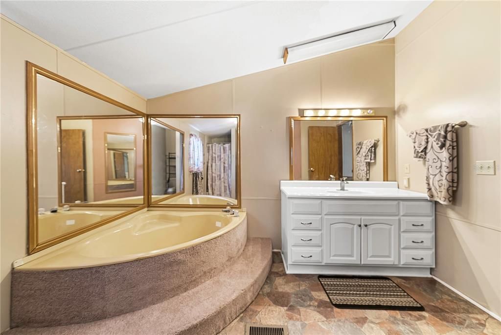 Недавно продано: $225,000 (3 спален, 2 ванн, 1440 Квадратных фут)