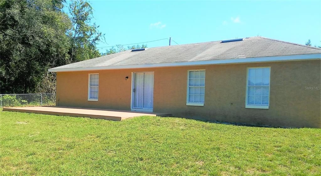 Recently Rented: $1,895 (3 beds, 2 baths, 1200 Square Feet)