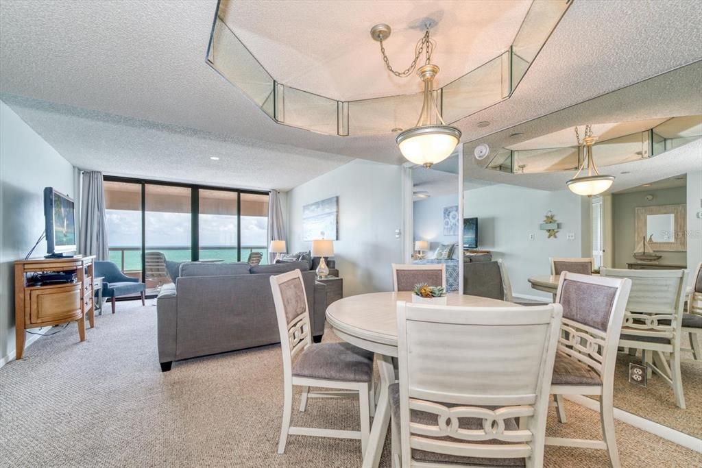 Recently Sold: $1,099,000 (2 beds, 2 baths, 1295 Square Feet)