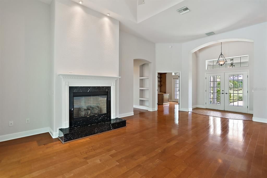 Living area with Gas fireplace