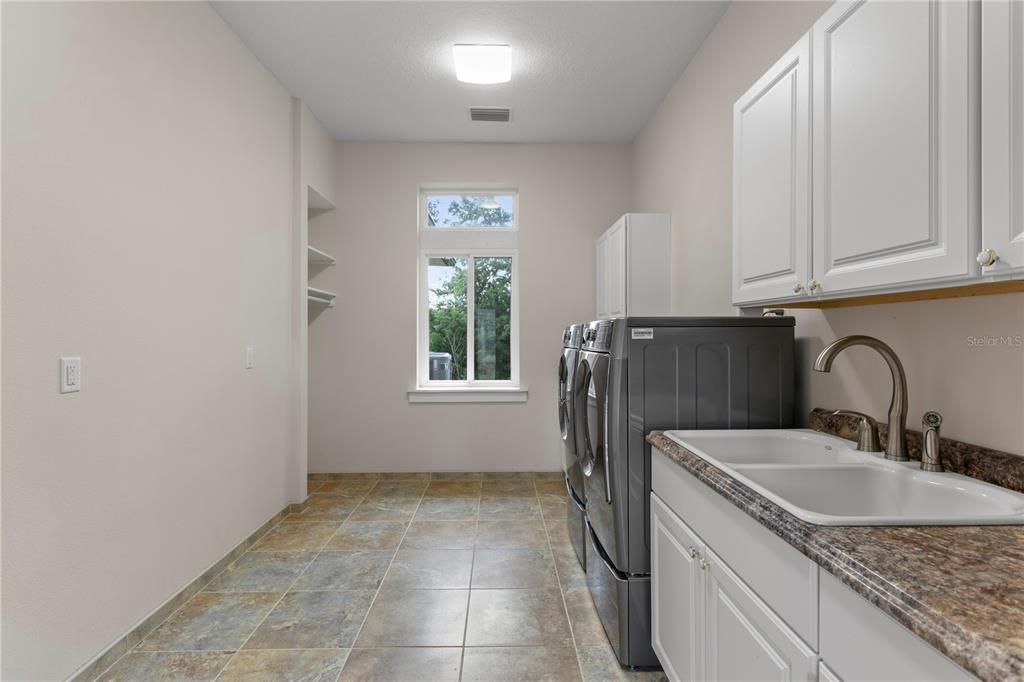 Utility Room (includes Kenmore Washer / Dryer)