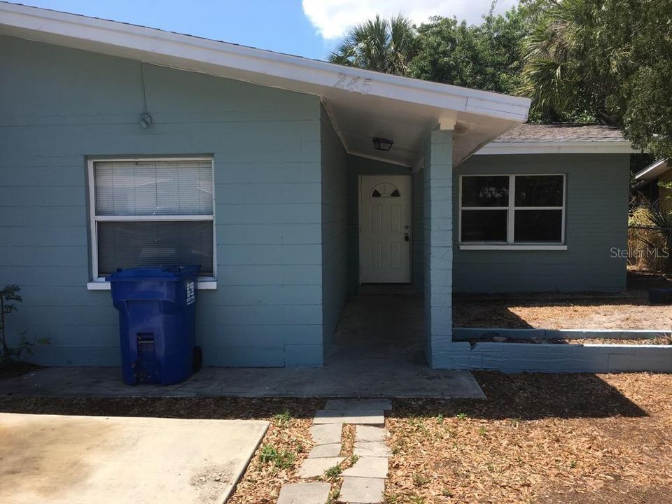 Recently Rented: $1,860 (3 beds, 2 baths, 1070 Square Feet)