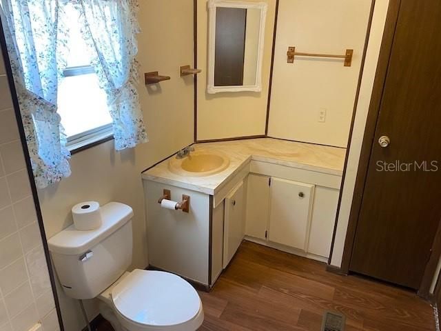 Recently Sold: $129,900 (3 beds, 2 baths, 1344 Square Feet)