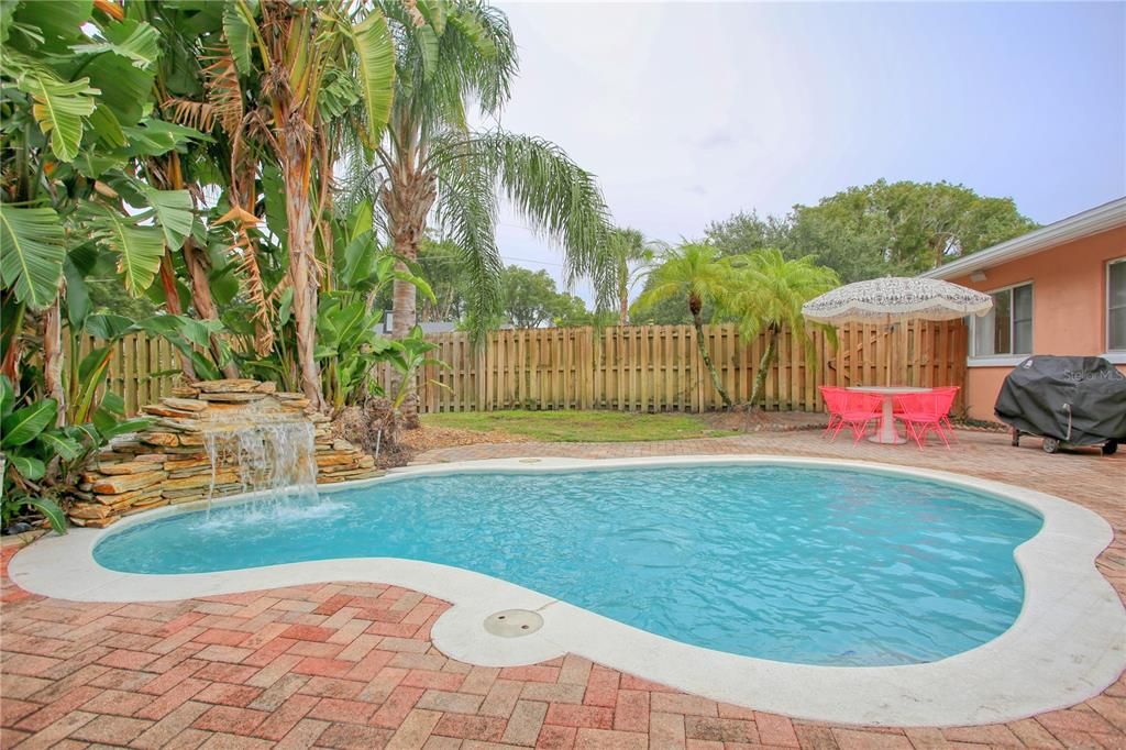 Recently Sold: $640,000 (4 beds, 3 baths, 2500 Square Feet)