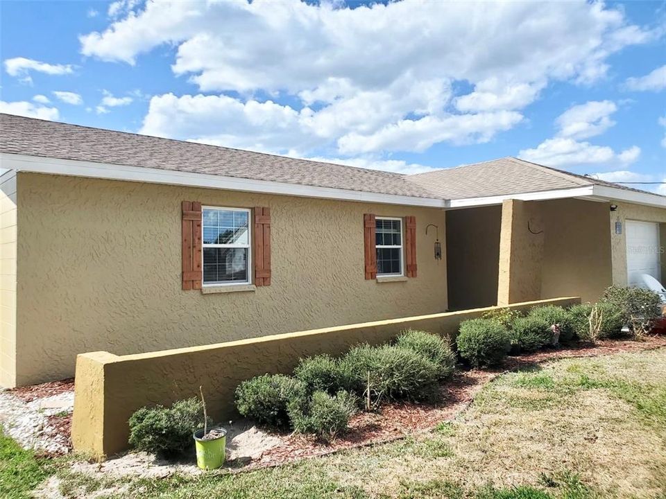 Recently Sold: $439,000 (3 beds, 2 baths, 1370 Square Feet)