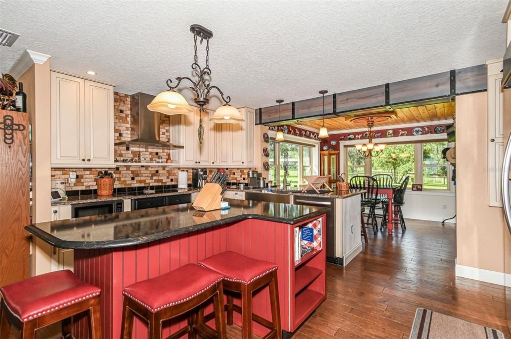 Recently Sold: $599,000 (3 beds, 2 baths, 1476 Square Feet)