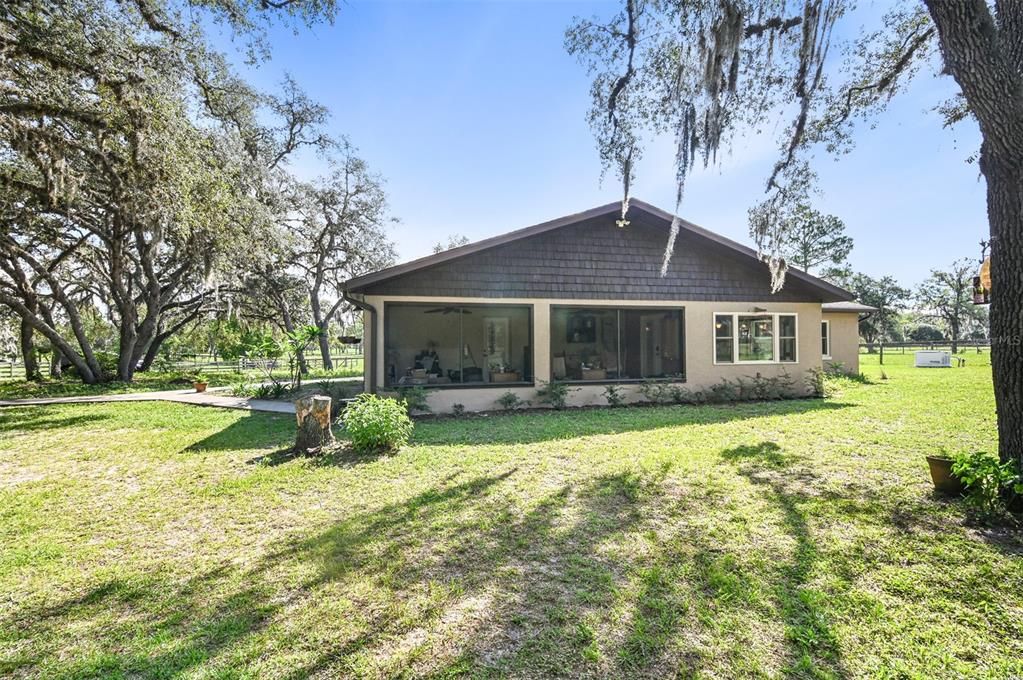 Recently Sold: $599,000 (3 beds, 2 baths, 1476 Square Feet)