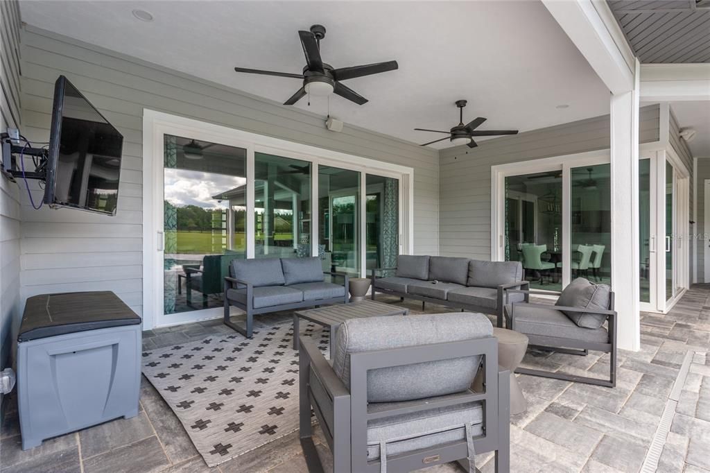 Recently Sold: $1,295,000 (4 beds, 3 baths, 4677 Square Feet)