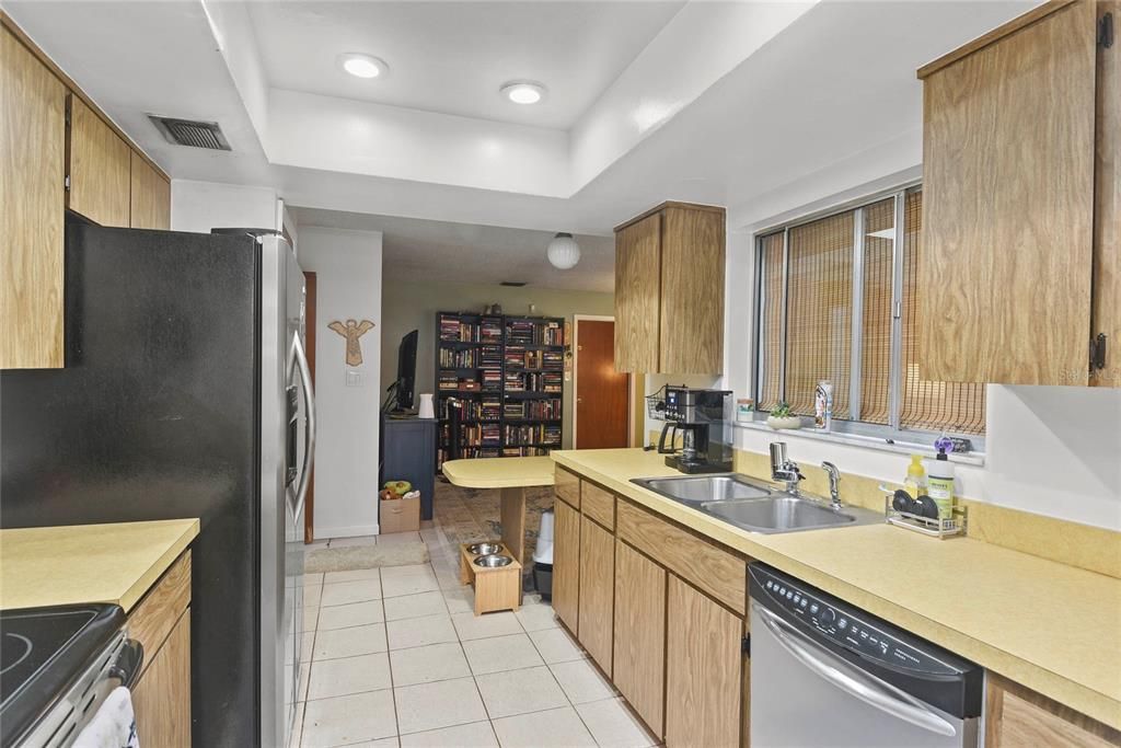Recently Sold: $355,000 (3 beds, 2 baths, 1642 Square Feet)