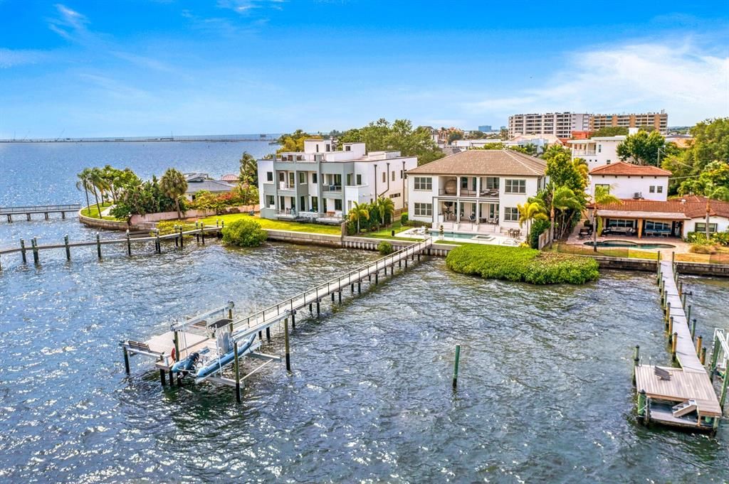 Recently Sold: $6,250,000 (5 beds, 5 baths, 5228 Square Feet)