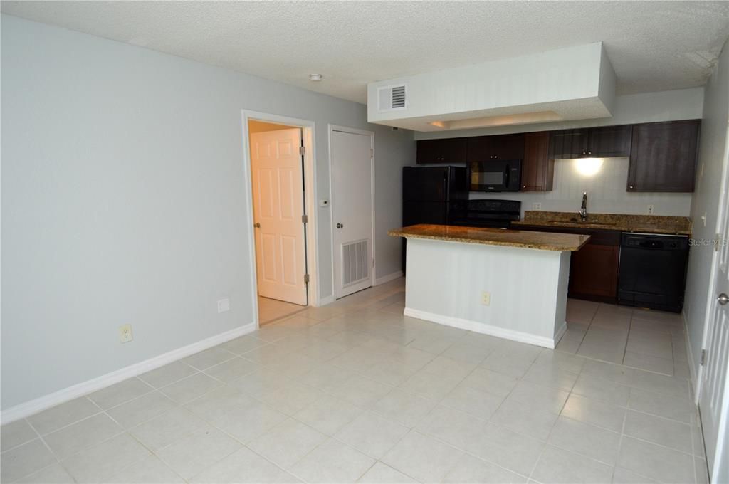 Recently Rented: $1,200 (1 beds, 1 baths, 468 Square Feet)