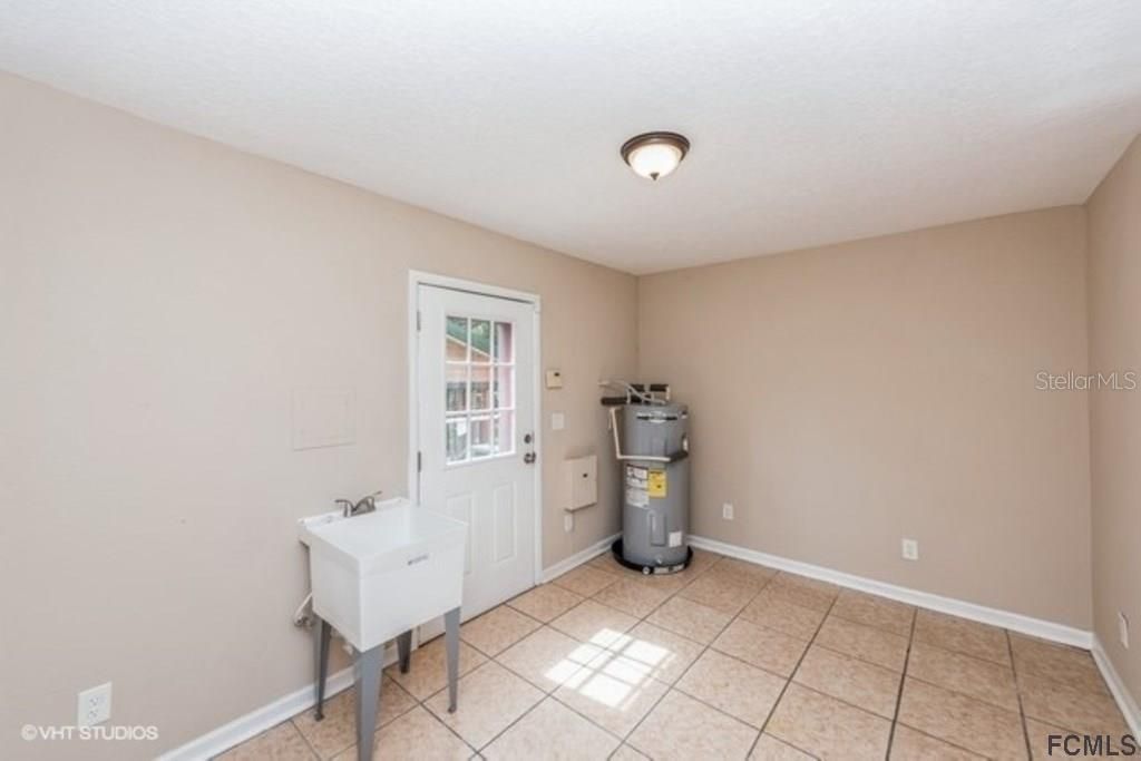 Recently Sold: $230,000 (3 beds, 2 baths, 1848 Square Feet)
