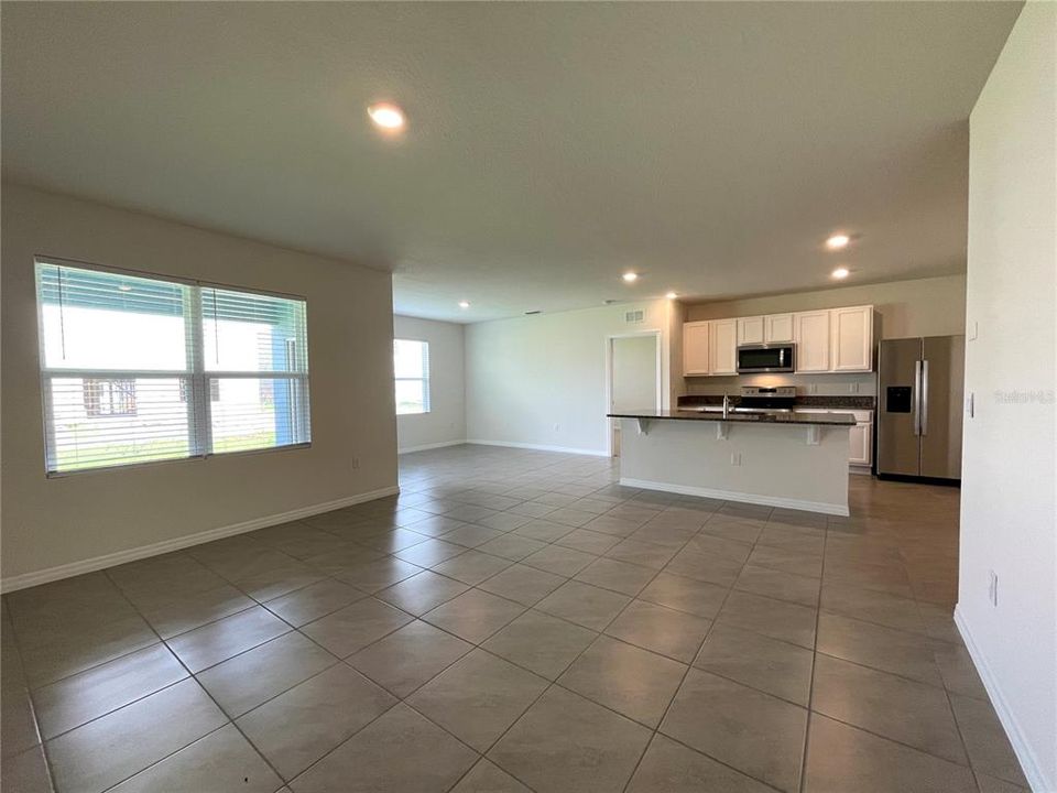 Recently Rented: $1,975 (3 beds, 2 baths, 1672 Square Feet)