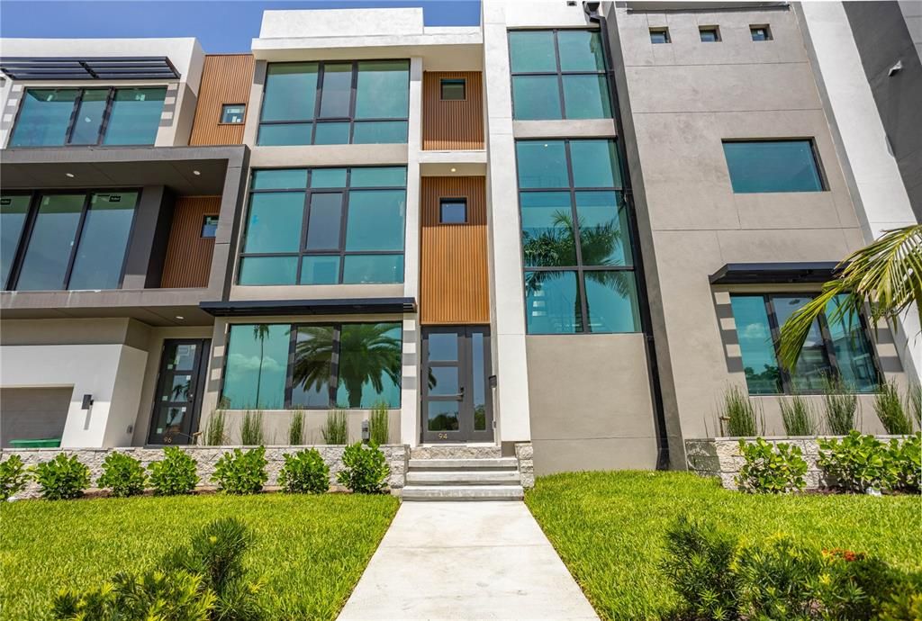 Recently Sold: $2,199,900 (4 beds, 4 baths, 3758 Square Feet)