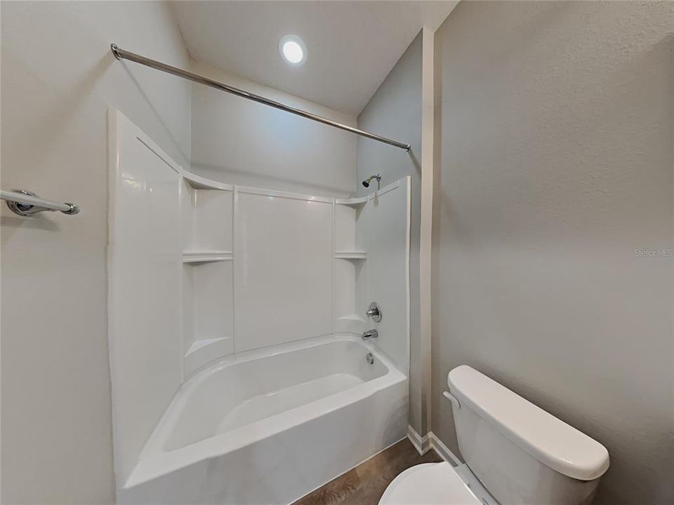 最近租的: $2,299 (3 贝兹, 2 浴室, 1614 平方英尺)