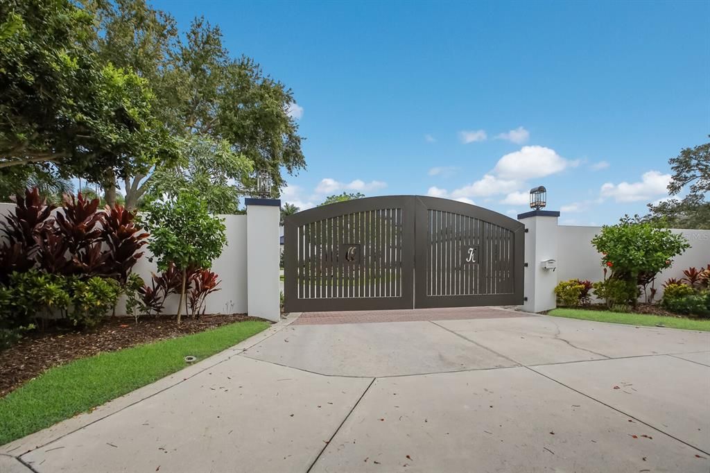 Recently Sold: $4,500,000 (5 beds, 4 baths, 7383 Square Feet)