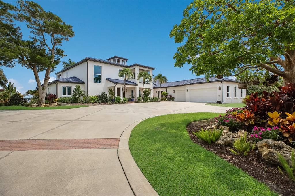 Recently Sold: $4,500,000 (5 beds, 4 baths, 7383 Square Feet)