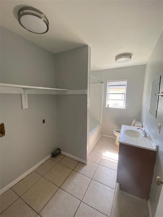 Recently Rented: $950 (2 beds, 1 baths, 726 Square Feet)