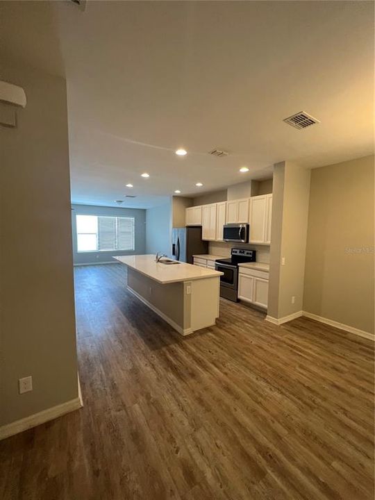 Recently Rented: $2,650 (3 beds, 2 baths, 1624 Square Feet)